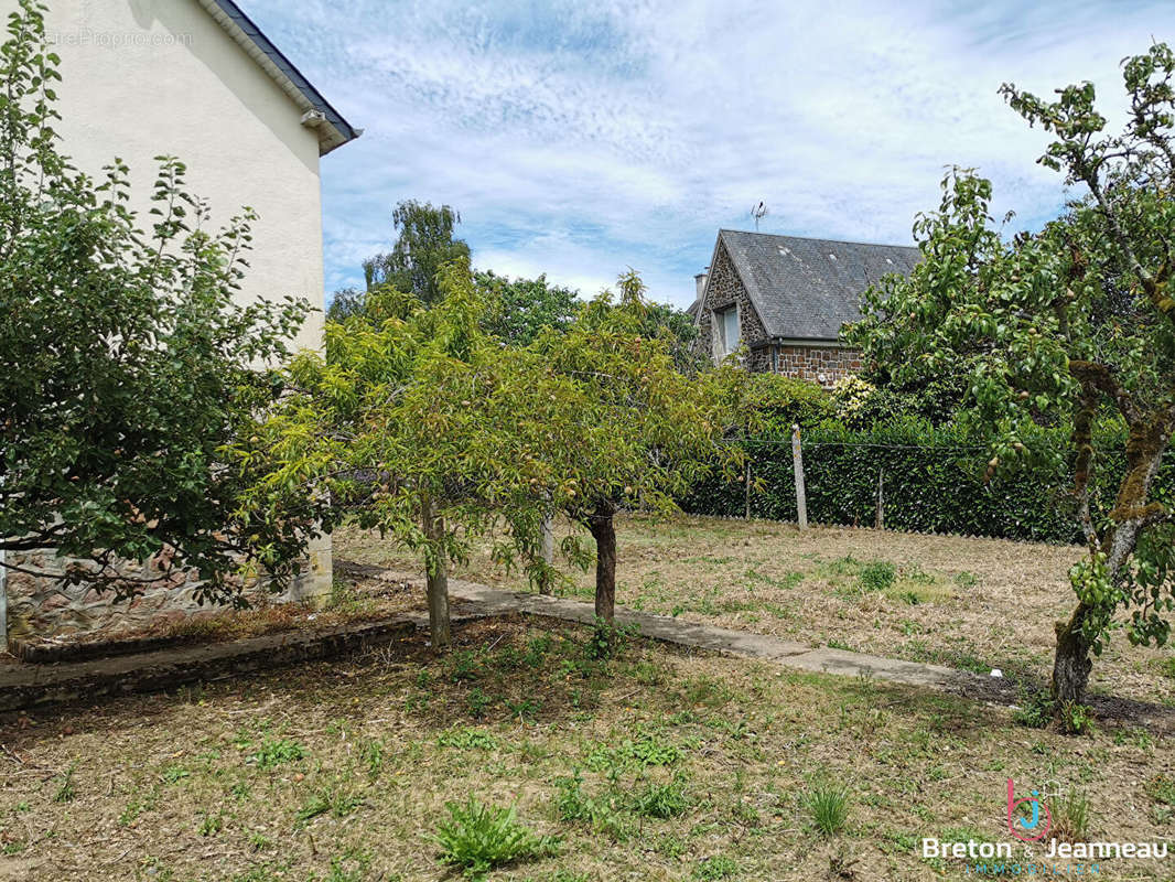 Maison à VILLAINES-LA-JUHEL