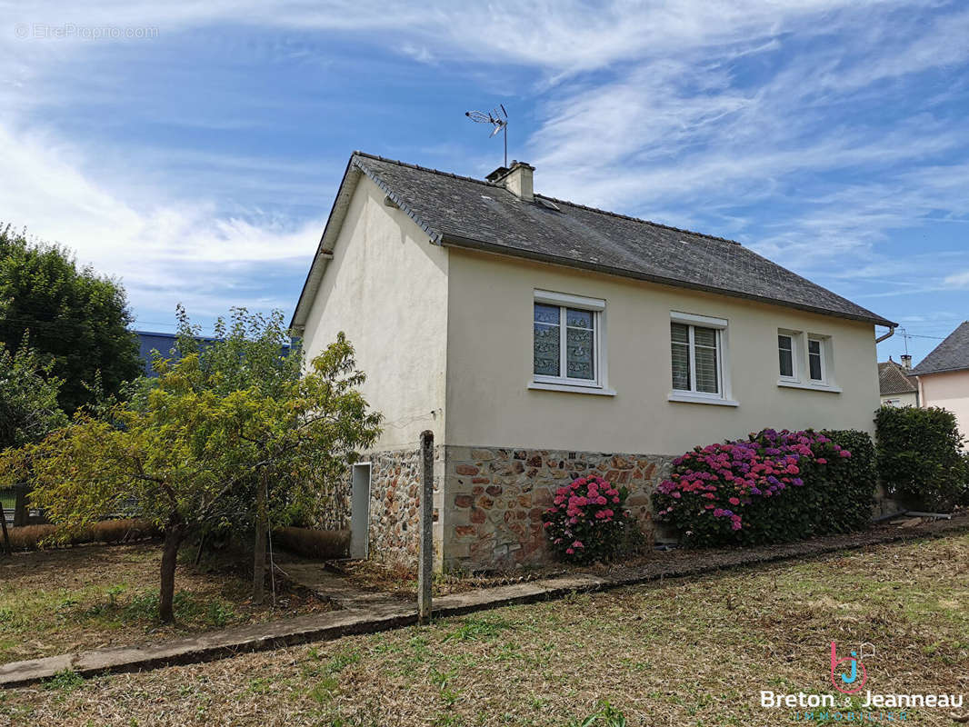 Maison à VILLAINES-LA-JUHEL