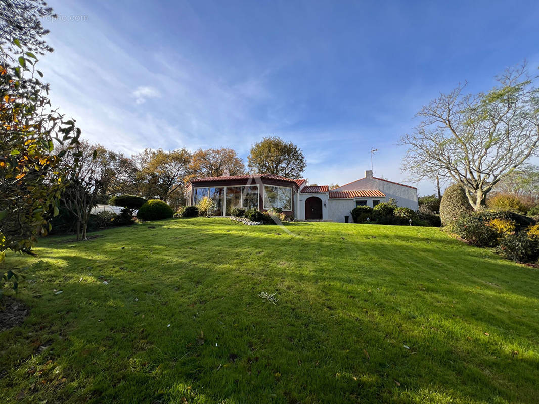 Maison à BEAULIEU-SOUS-LA-ROCHE