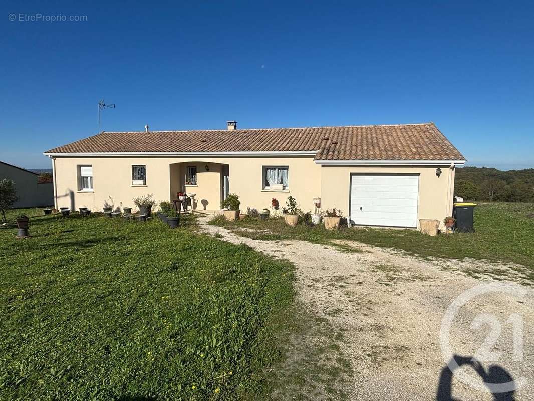 Maison à RUELLE-SUR-TOUVRE