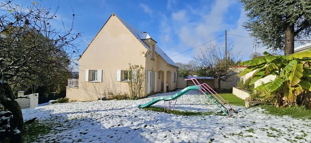 Maison à MANDRES-LES-ROSES