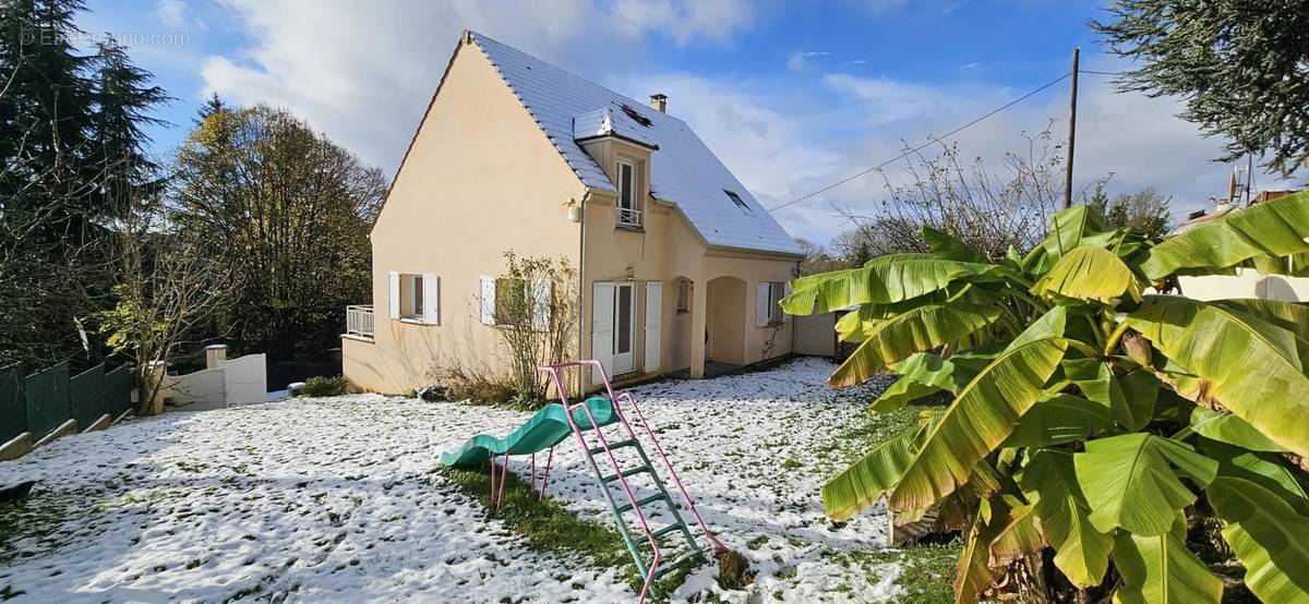 Maison à MANDRES-LES-ROSES