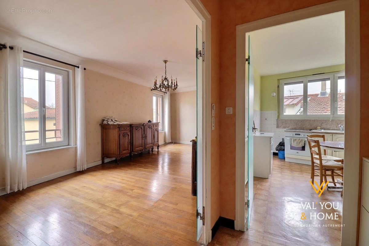 Appartement à SAINT-GENIS-LAVAL