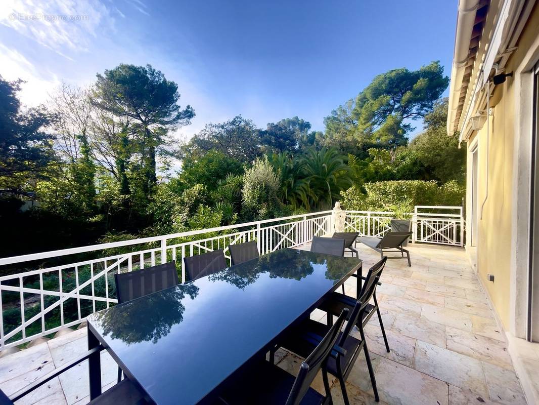 Appartement à MOUGINS