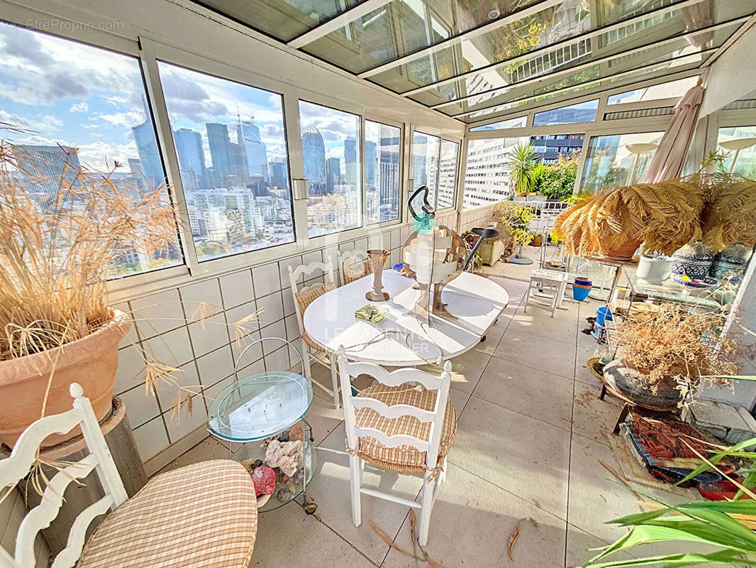 Appartement à COURBEVOIE