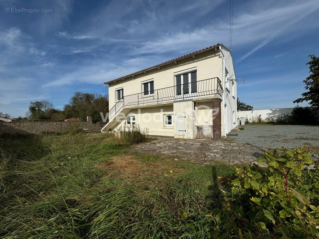 Façade #1 - Maison à PORT-DES-BARQUES