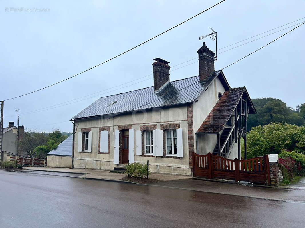 Maison à MEZILLES