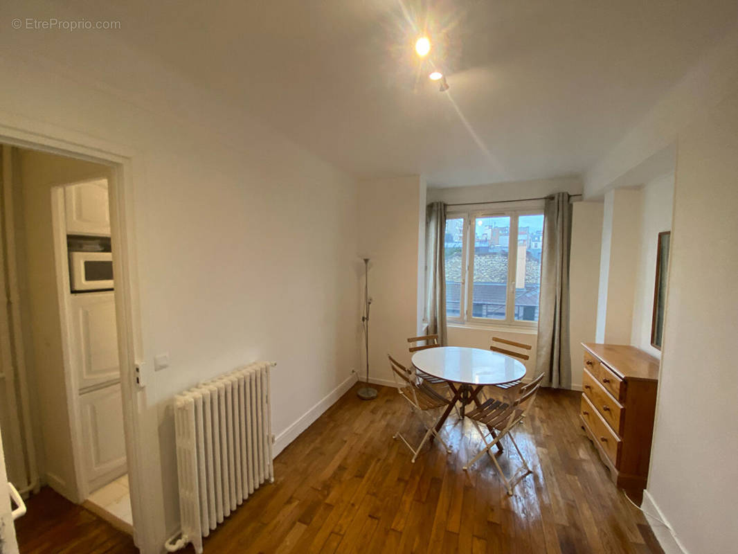 Appartement à PARIS-16E