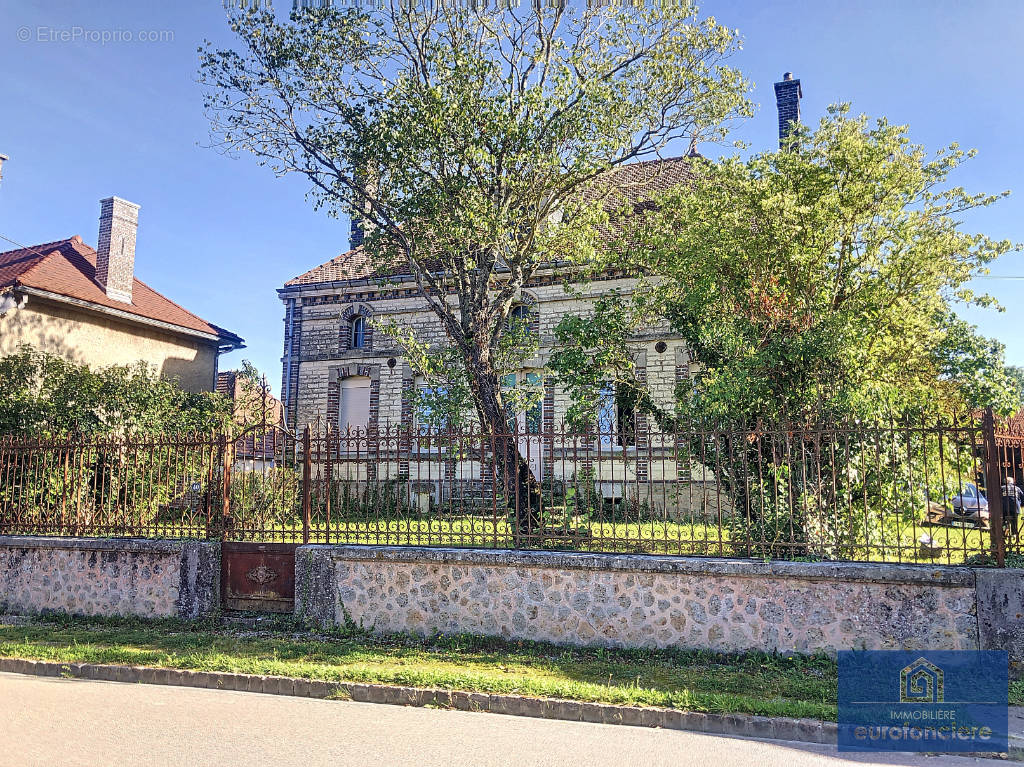 Maison à LAINES-AUX-BOIS