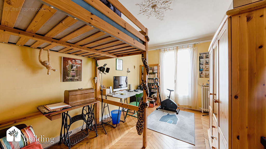 Appartement à LEVALLOIS-PERRET