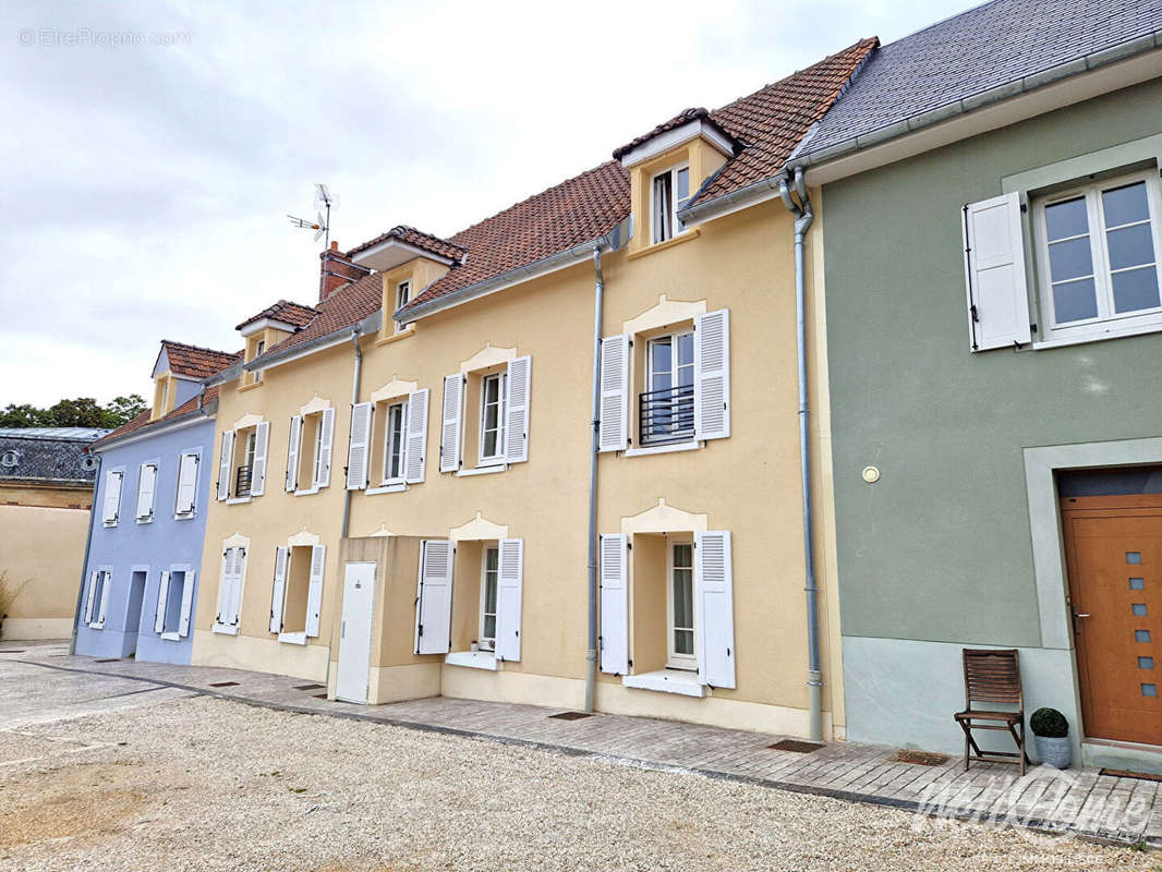 Appartement à PRESLES