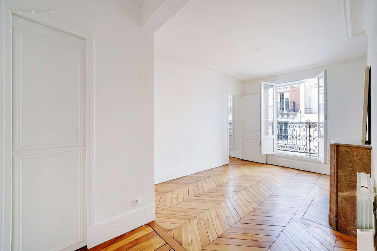 Appartement à PARIS-18E