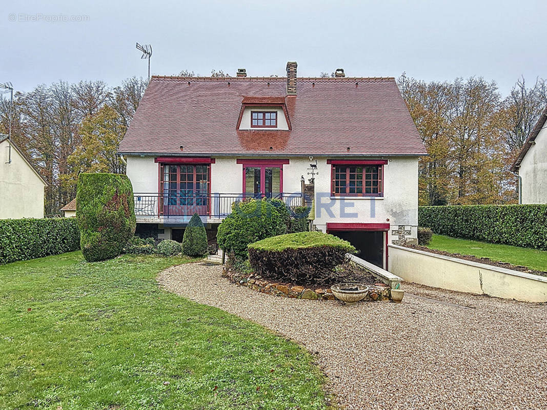 Maison à RUEIL-LA-GADELIERE