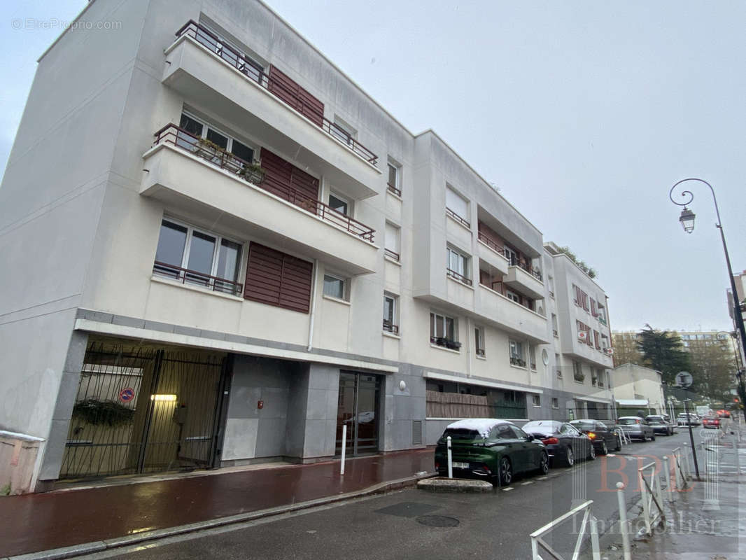 Parking à MONTROUGE