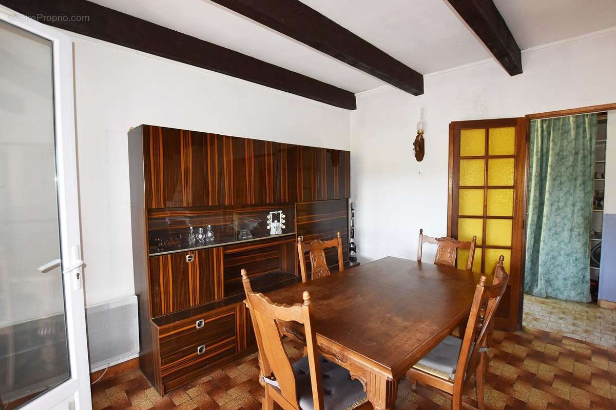 Salle à manger - Maison à ARPAILLARGUES-ET-AUREILLAC