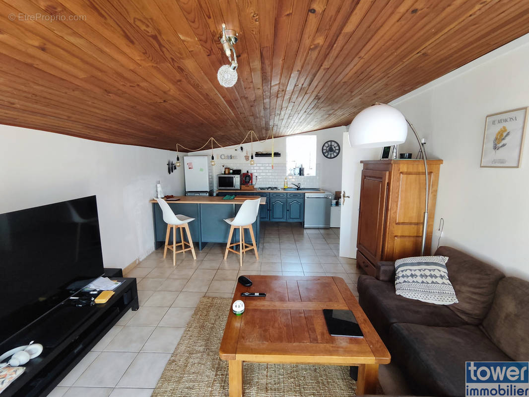 Appartement à CAVES