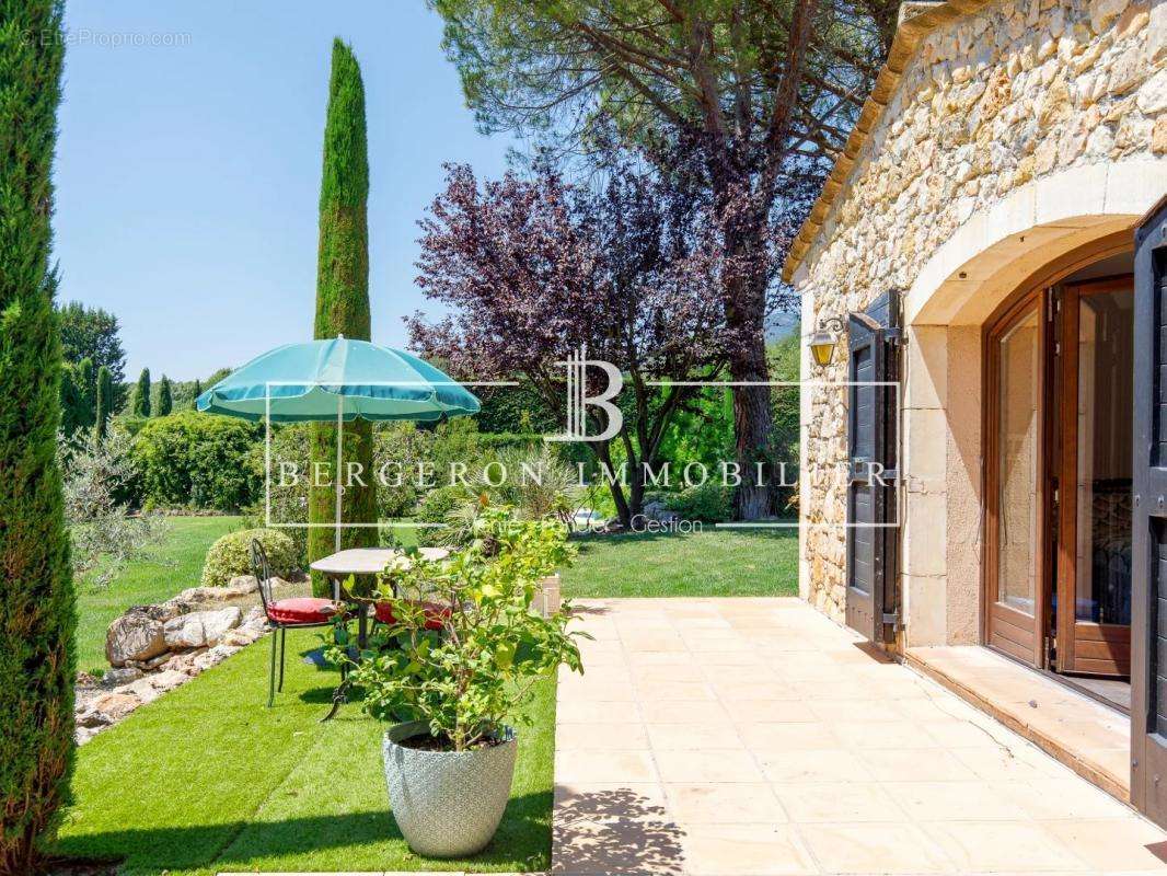 Maison à CHATEAUNEUF-GRASSE