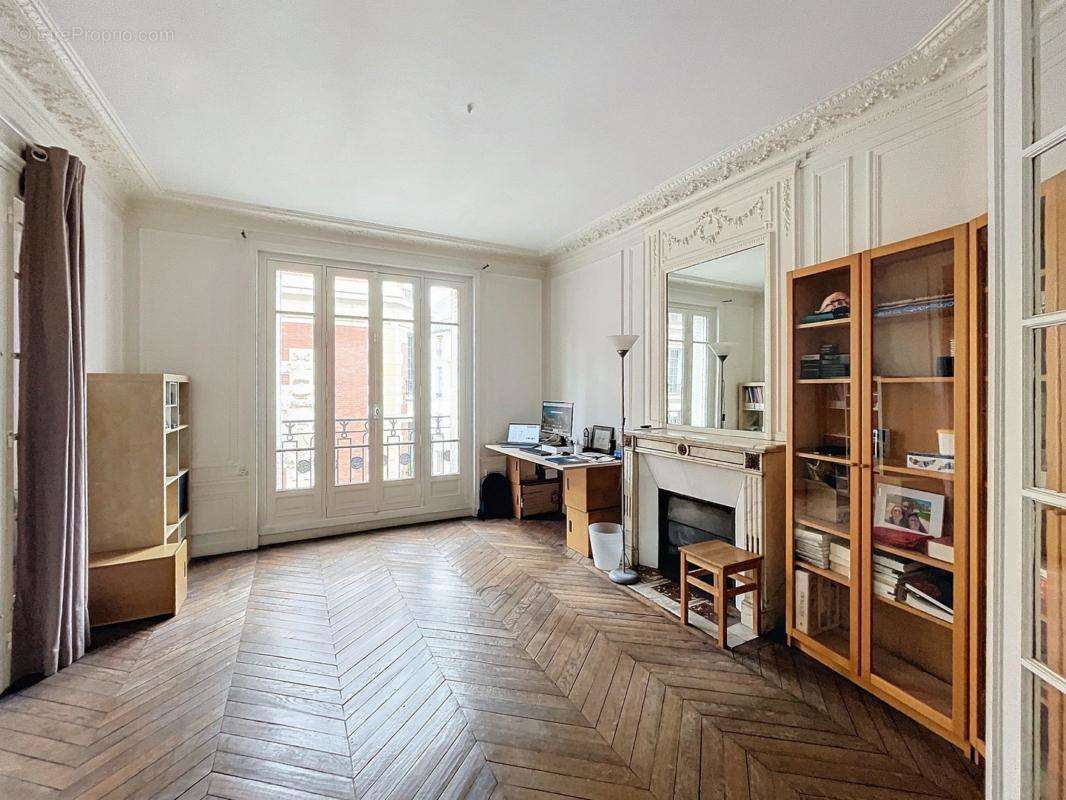 Appartement à PARIS-3E