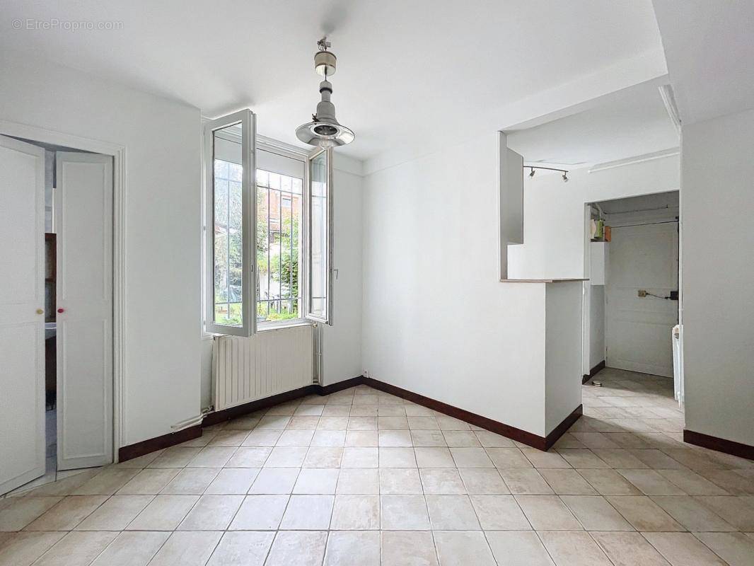 Appartement à LA GARENNE-COLOMBES