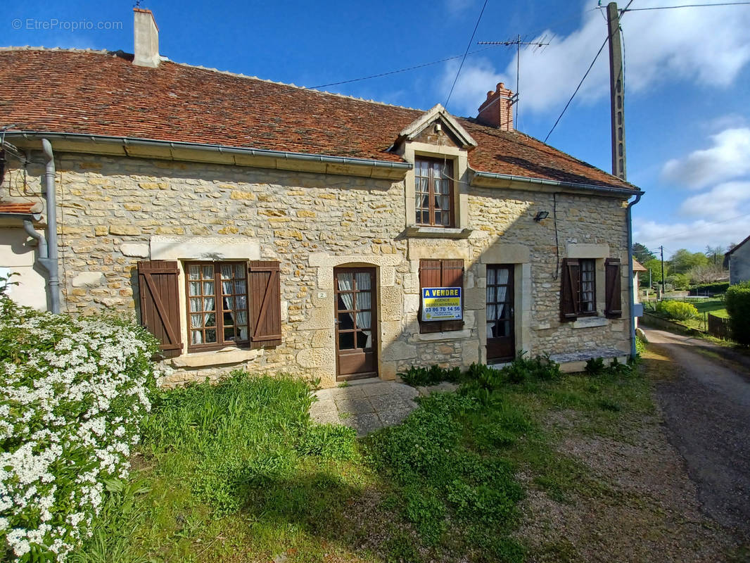 Maison à VIELMANAY