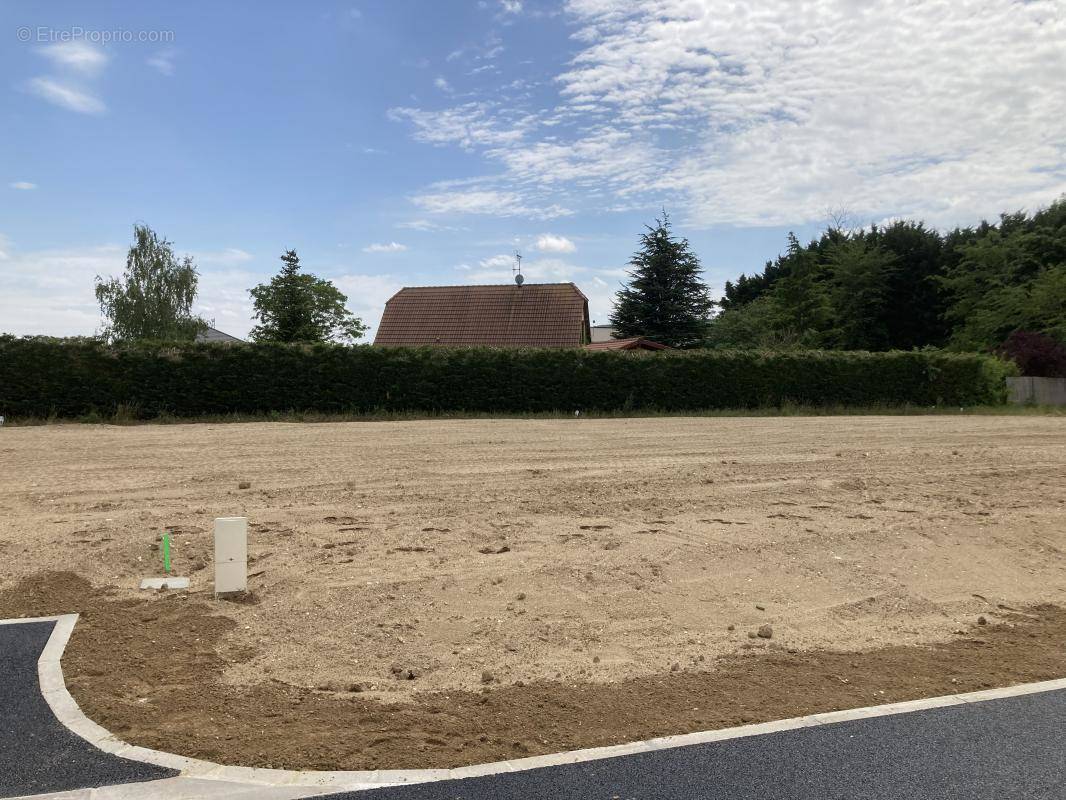 Terrain à JOUY-LES-REIMS