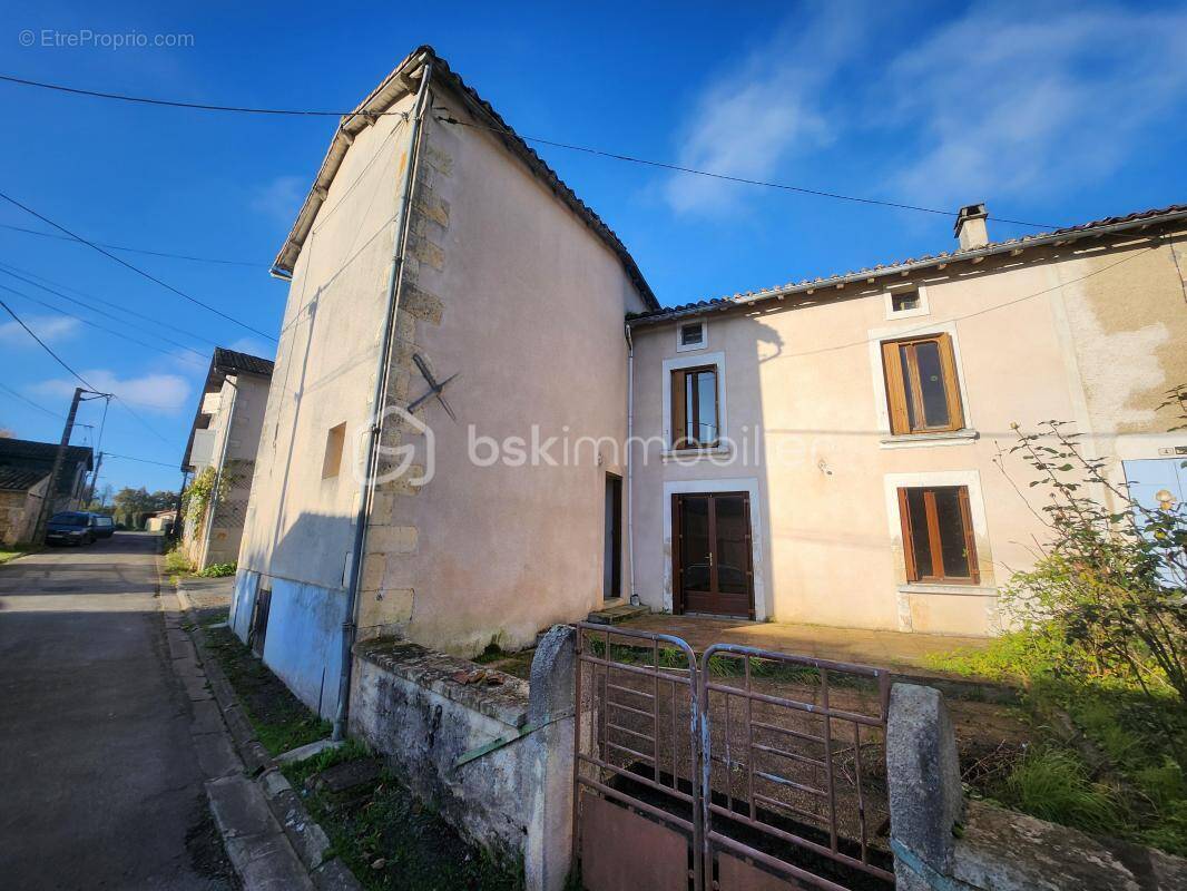 Maison à CURZAY-SUR-VONNE