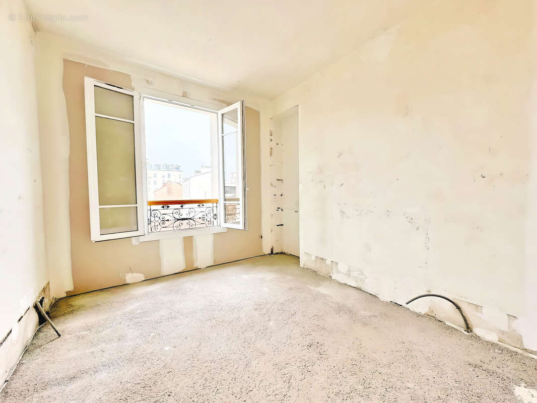 Appartement à COURBEVOIE