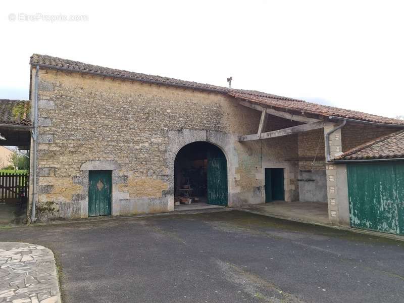 Maison à CHAMPNIERS