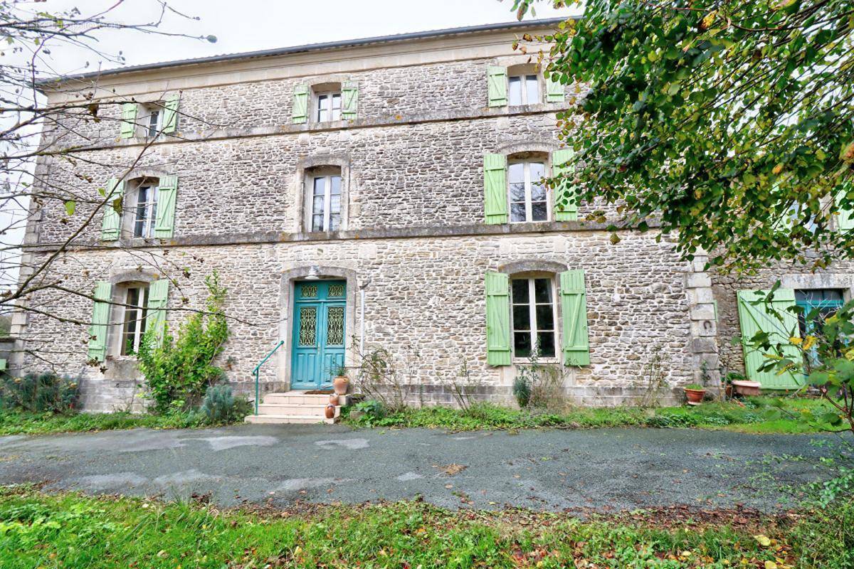 Maison à SAINT-CHRISTOPHE-SUR-ROC