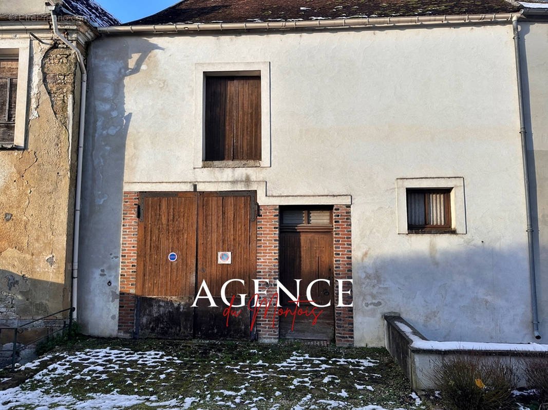 Parking à DONNEMARIE-DONTILLY