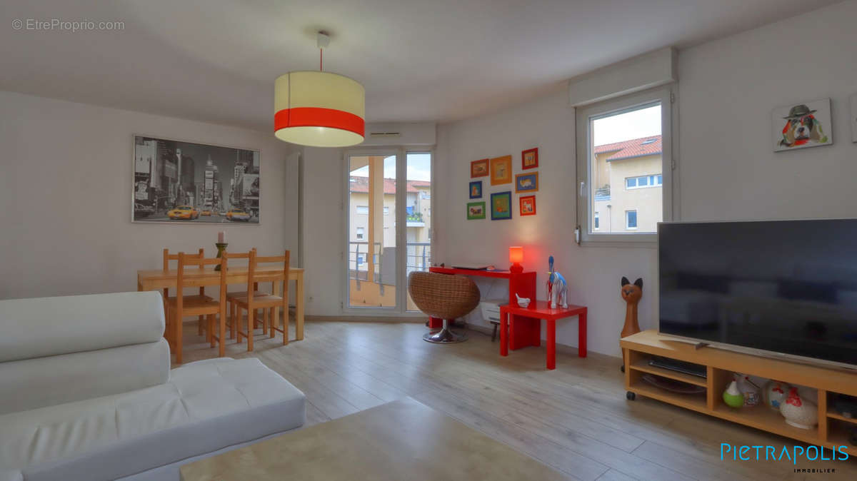 Appartement à CONDRIEU