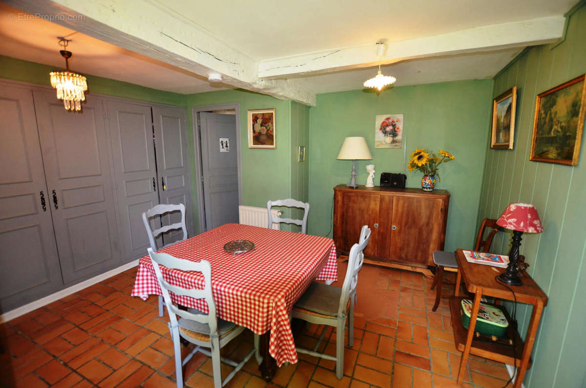 Bureau - chambre -Study bedroom - Maison à VIC-FEZENSAC