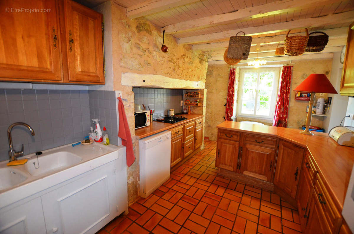 Cuisine 2 - Kitchen 2 - Maison à VIC-FEZENSAC