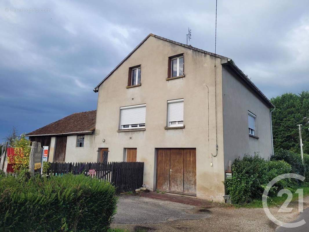 Maison à SAVIGNY-SUR-SEILLE