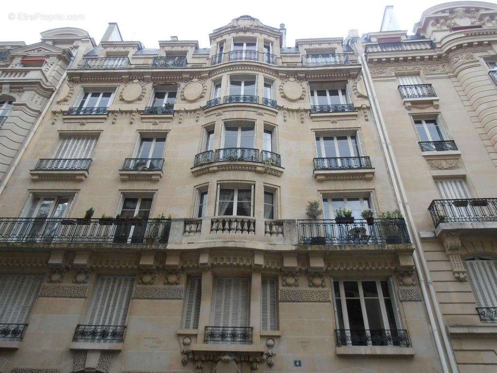 Appartement à PARIS-17E