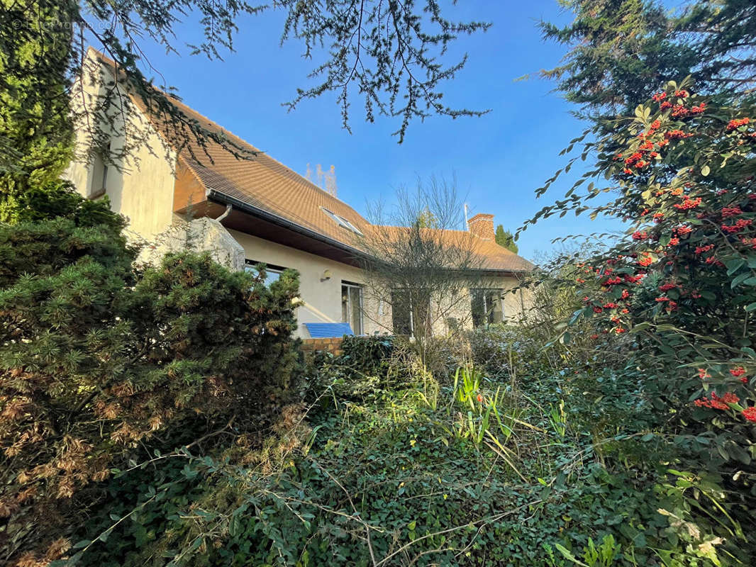 Maison à VERRIERES-LE-BUISSON