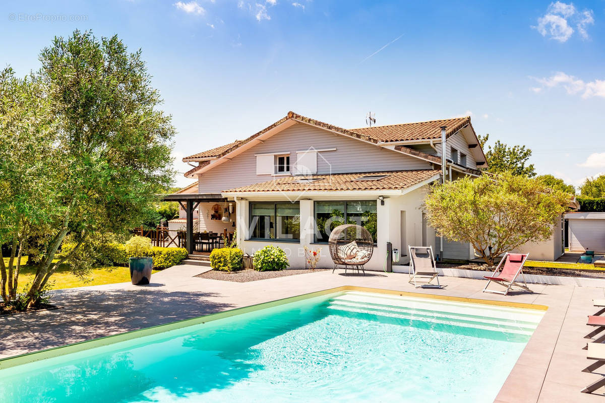 Maison à FARGUES-SAINT-HILAIRE