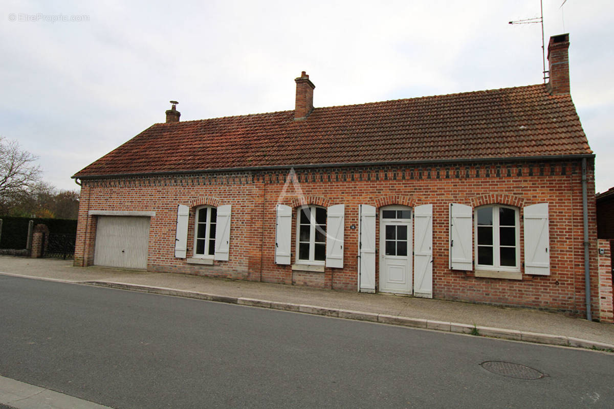 Maison à YVOY-LE-MARRON