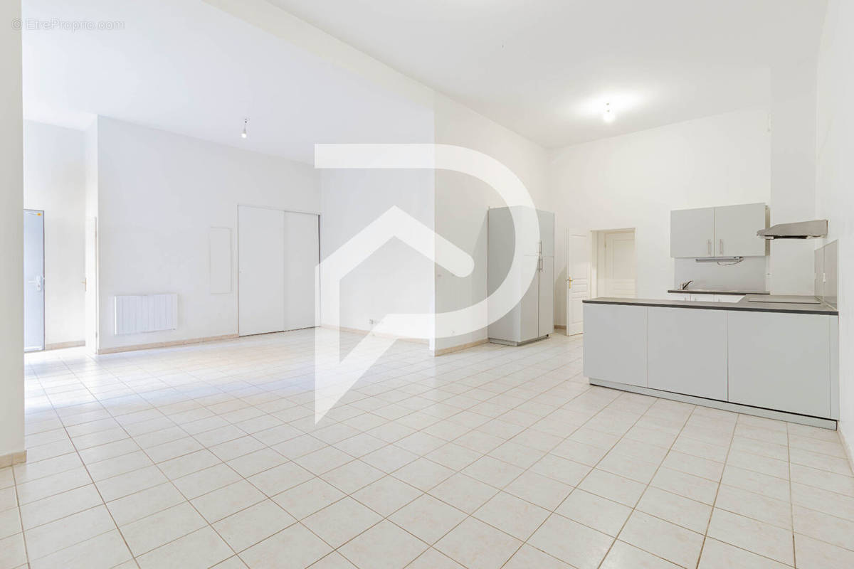 Appartement à MARSEILLE-2E