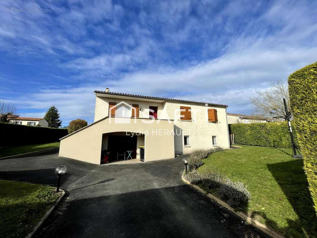 Photo 2 - Maison à RUELLE-SUR-TOUVRE