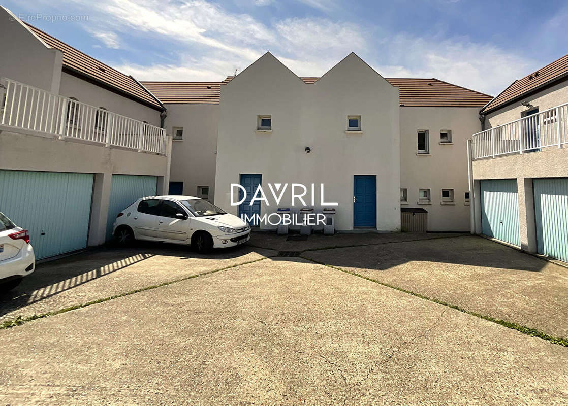 Appartement à CHANTELOUP-LES-VIGNES