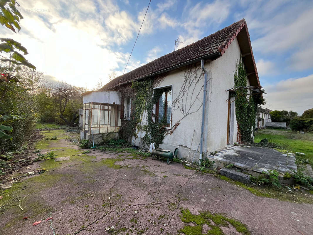 Maison à AMILLY