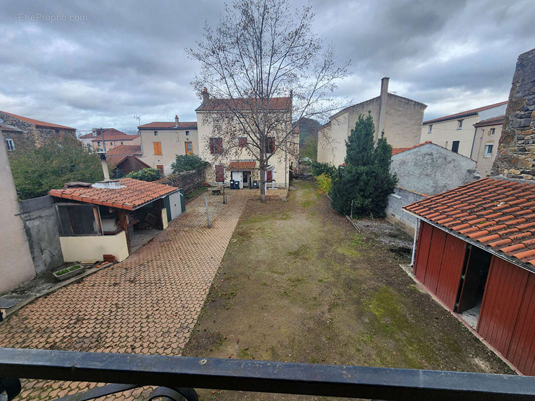 Maison à LE BREUIL-SUR-COUZE