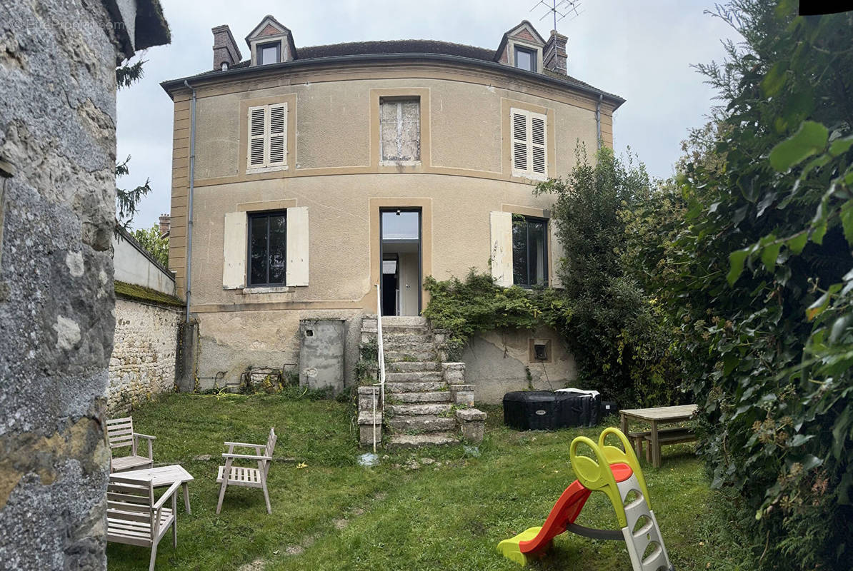 Maison à LORREZ-LE-BOCAGE-PREAUX