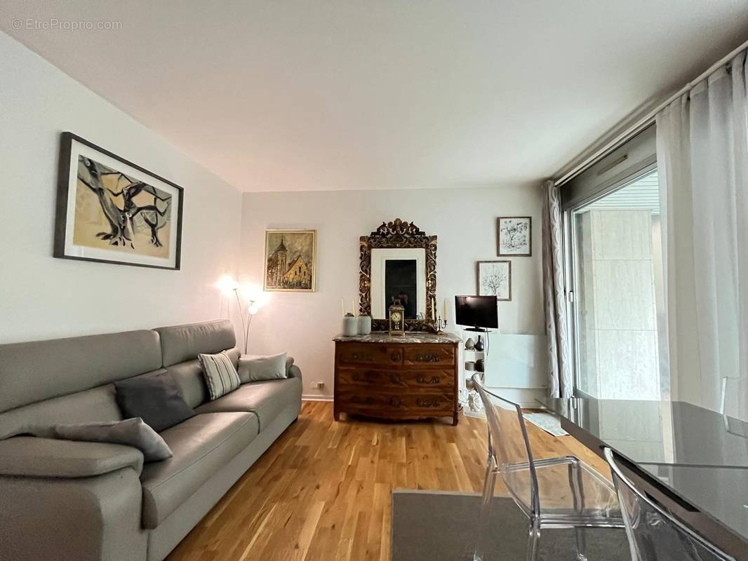 Appartement à NEUILLY-SUR-SEINE