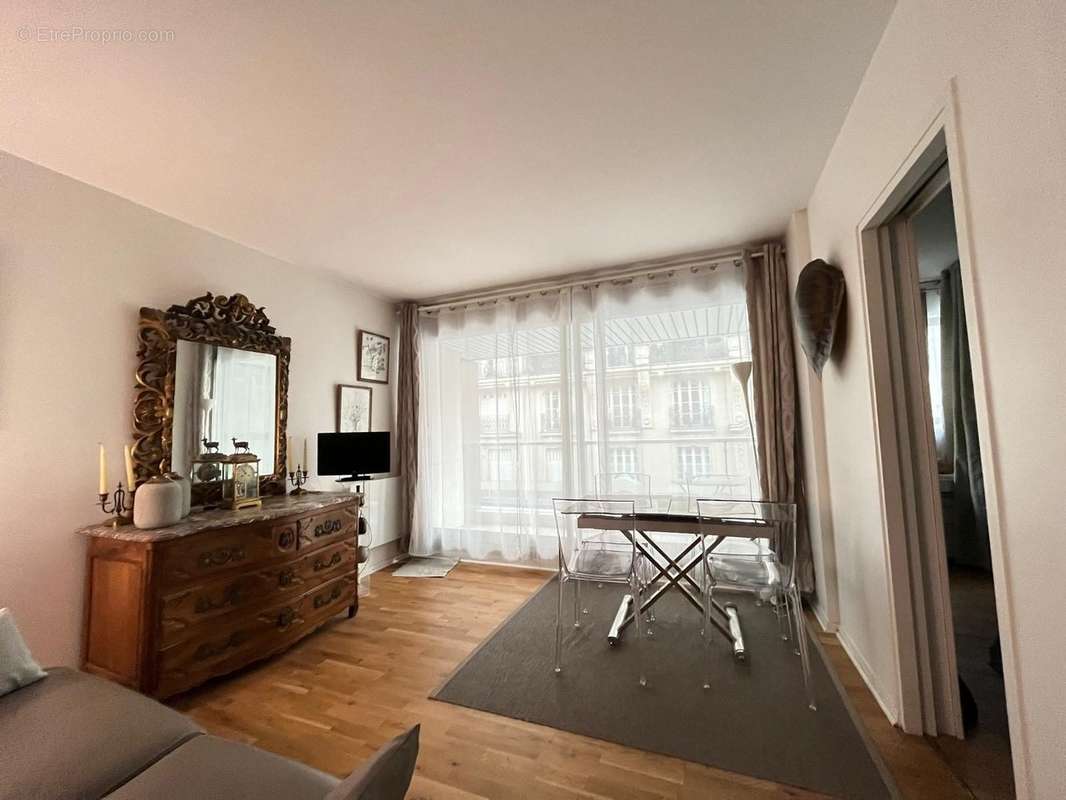 Appartement à NEUILLY-SUR-SEINE