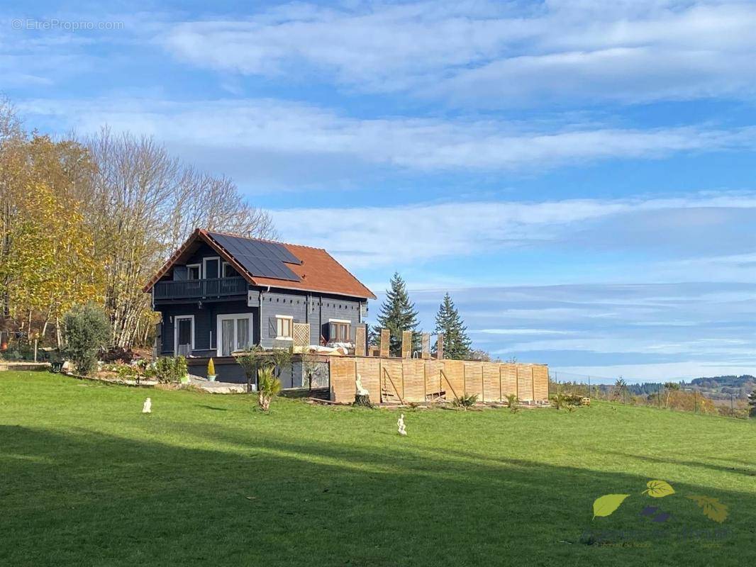 Maison à SAUVIAT-SUR-VIGE