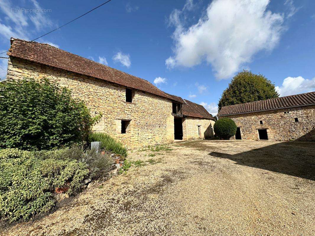 Maison à COULAURES