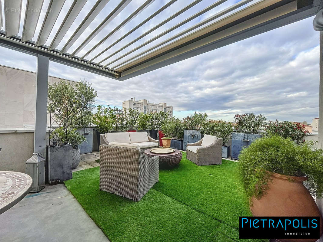 Salon d&#039;été paysagé TERRASSE - Appartement à VILLEURBANNE