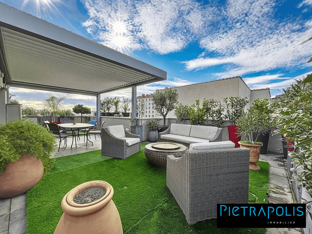 Salon d&#039;été TERRASSE - Appartement à VILLEURBANNE